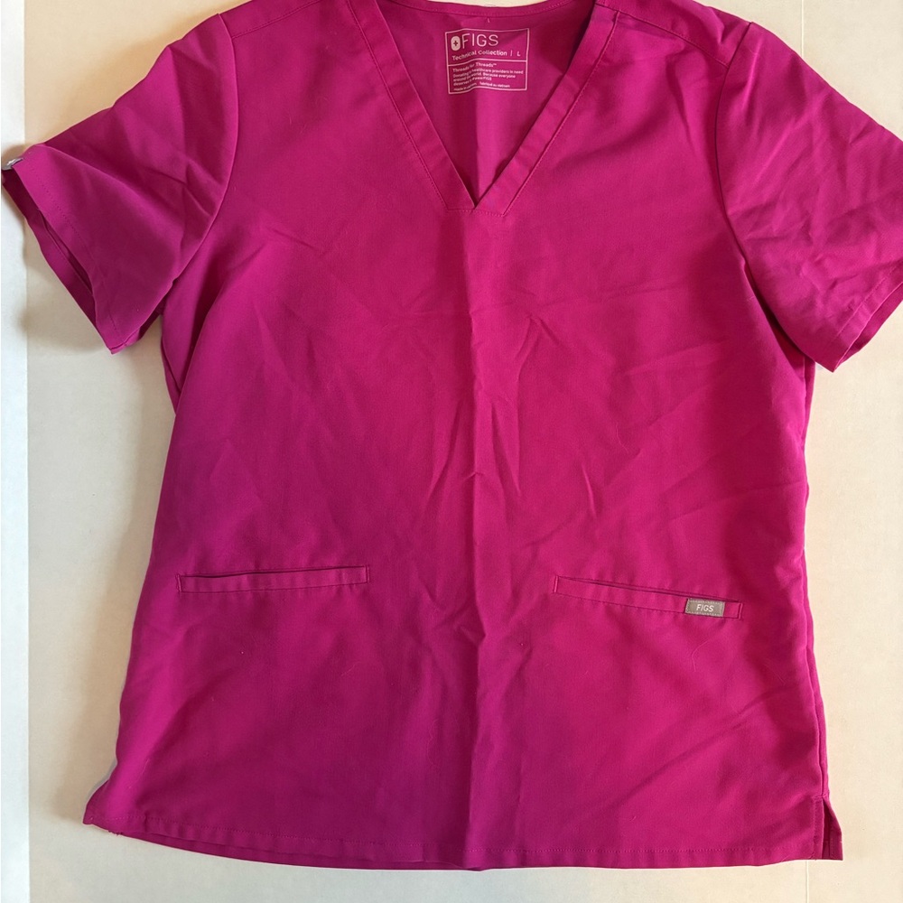 FIGS Women's raspberry sorbet V-Neck Scrub Top. PO 2525